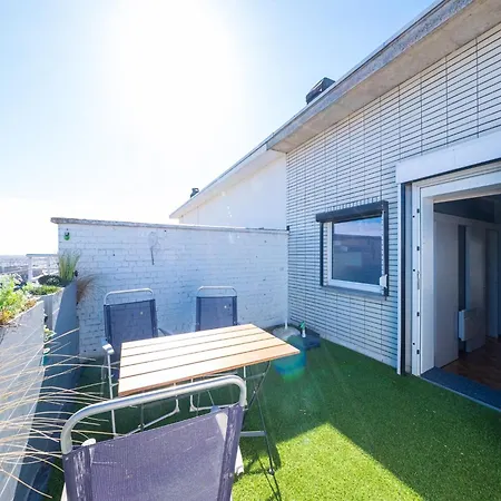 Rooftop Flat By The Seafront With Sea View, Cleaning Included